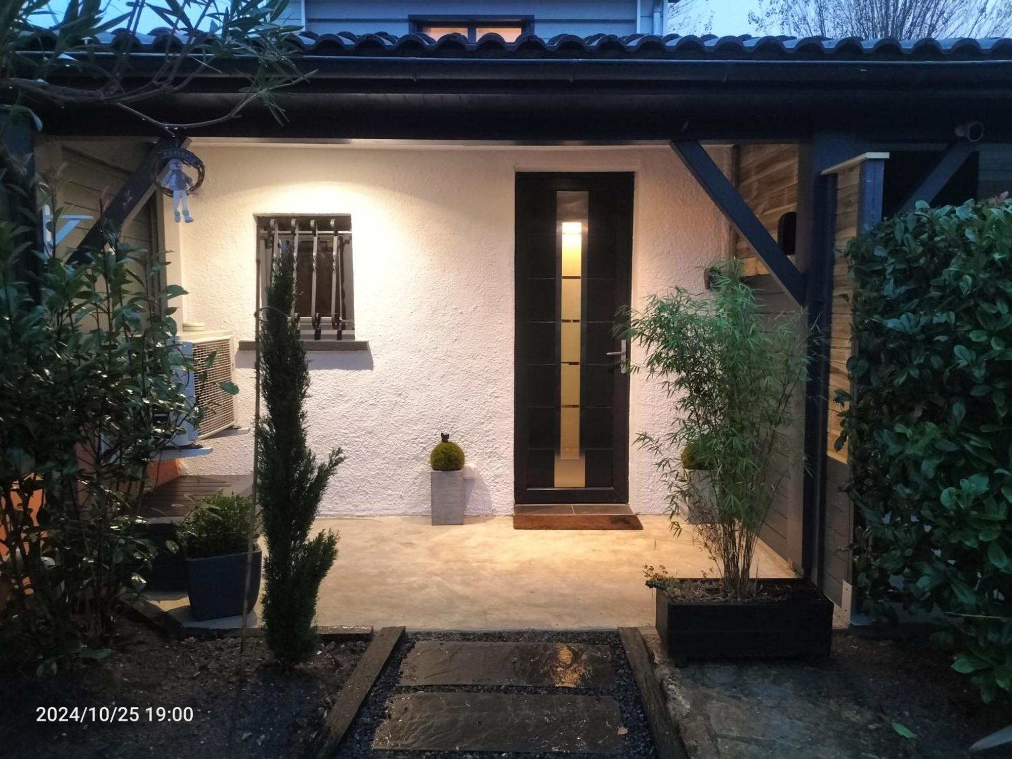 Au Bord Du Vieux Moulin Mérignac Exterior foto